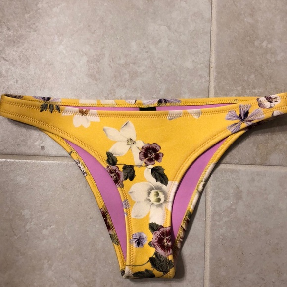 TRIANGL BATHING SUIT 🍋 - Picture 2 of 2